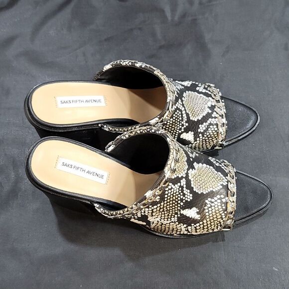 BRAND NEW SAKS FIFTH AVENUE COLLECTION LEATHER SANDALS - Picture 6 of 14